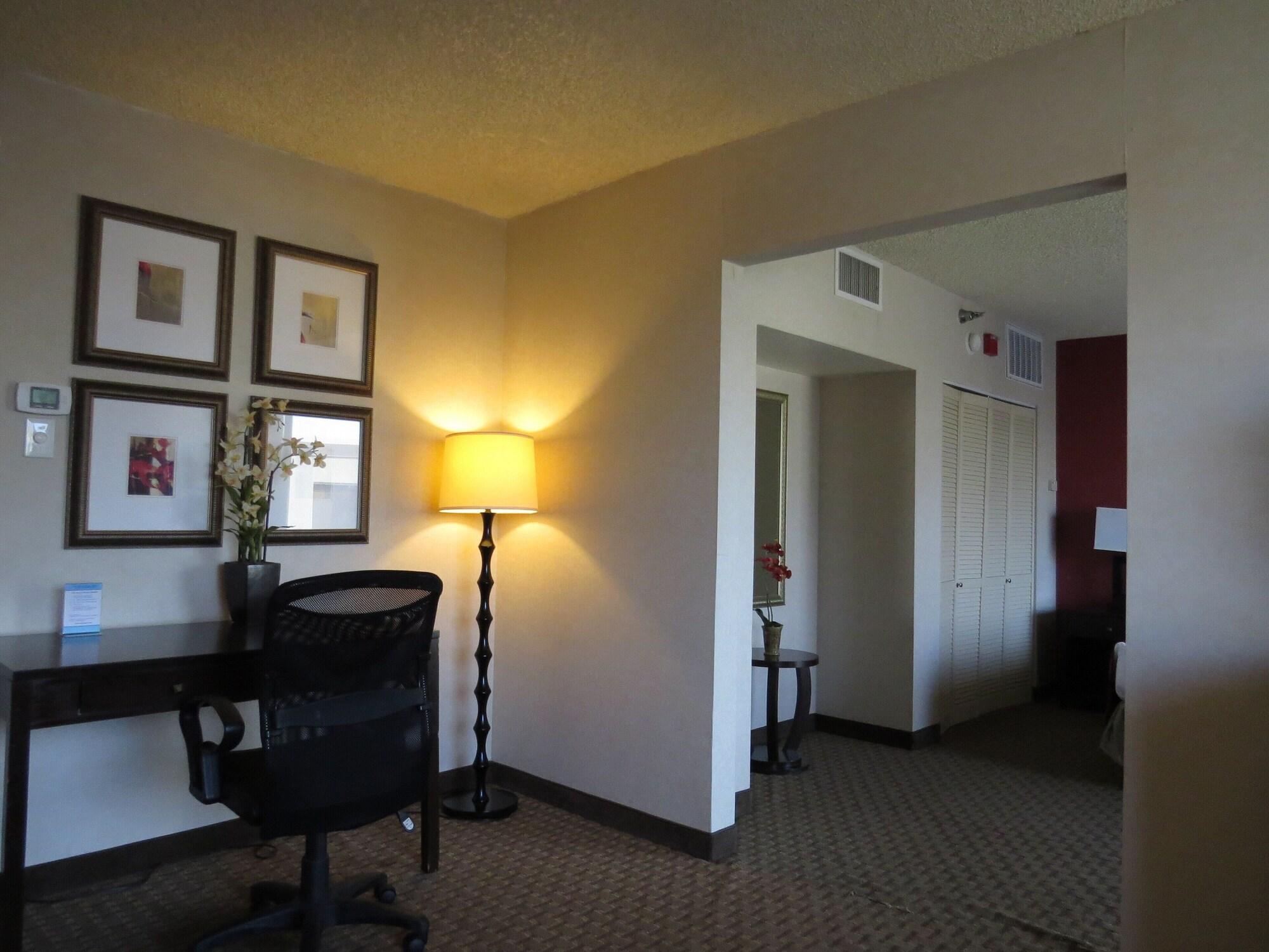 Holiday Inn Express & Suites Phoenix - Midtown, An Ihg Hotel Exterior photo
